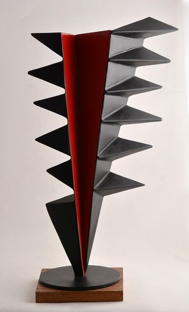 null HEYVAERT, Pierre (1934-1974)
Sans titre
Sculpture en acier laqué rouge et noire...
