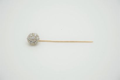 null OR 14K ET DIAMANTS
Aiguille en or 14k sertie de diamants stylisant une fleur.
Poids:...