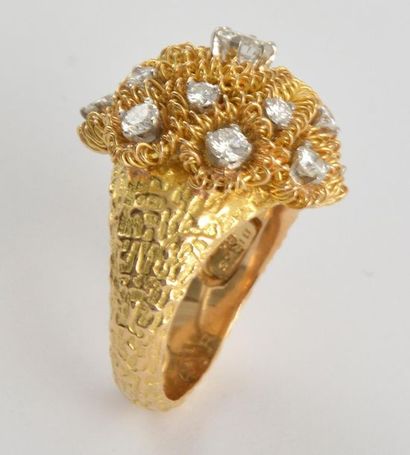 null BIRKS - OR 18K ET DIAMANTS
Bague pour dame de style fantaisie en or 18K sertie...