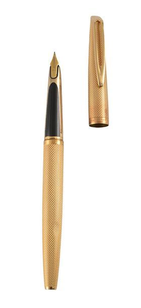 null WATERMAN - PLAQUÉ OR 18K
Stylo plume plaqué or 18K.