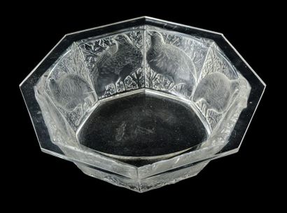 null LALIQUE
Coupe "Perdrix" octogonale en cristal moulé-pressé, blanc transparent,...