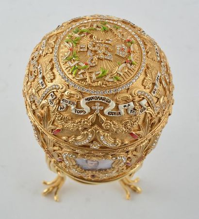 null After FABERGÉ
Fabergé reproduction porcelain egg of the "Peter the great" egg...