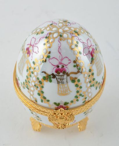 null D'Après FABERGÉ
Oeuf d'après Fabergé « Imperial Gatchina Palace » en porcelaine...