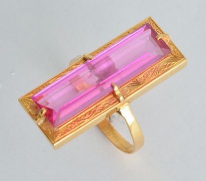 null 22K GOLD RING ROSE STONE
22K yellow gold ring set with a baguette-cut pink stone...