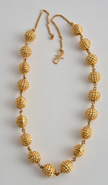 null 18K GOLD NECKLACE
18K yellow gold necklace composed of squared balls
Length:...