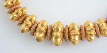 null IMPORTANT COLLIER INDIEN EN OR JAUNE 24K 
Important collier monté de perles...