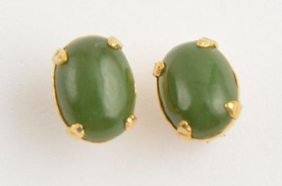 null BOUCLES D'OREILLES JADE
Paire de boucles d'oreilles sertissant des cabochons...