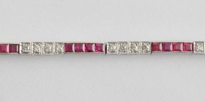 null TENNIS 18K GOLD RUBY DIAMOND BRACELET
Bracelet in 18K white gold, set at intervals...