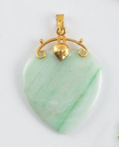 null 14K GOLD JADE GOLD PENDANT
Heart-shaped jade pendant with 14K yellow gold tie
Weight:...