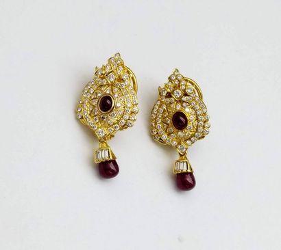 null 22K GOLD RUBY DIAMOND EARRINGS
The earrings:
Metal: 22 karat yellow gold
Weight:...