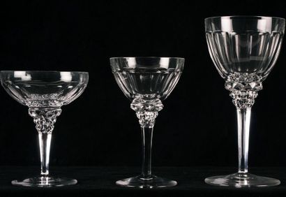 null Important set of cut crystal glasses including 24 champagne glasses, 8 wine...