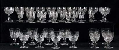 null Important ensemble de verres en cristal taillé comprenant 12 coupes à champagnes,...