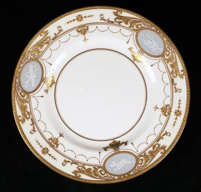 null MINTON - HENRY BIRKS
Set of 13 elegant polychrome porcelain dinner plates with...