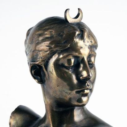 null FALGUIERE, Alexandre (1831-1900)
Bust of Diana
Bronze with gilt patina on marble...