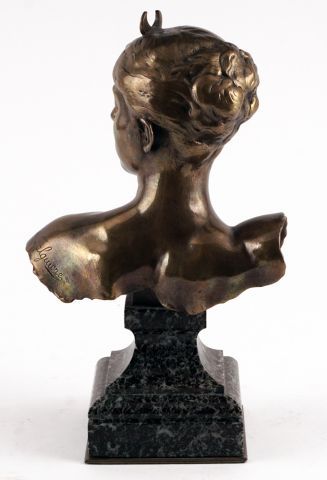 null FALGUIERE, Alexandre (1831-1900)
Buste de Diane
Bronze à patine dorée sur socle...