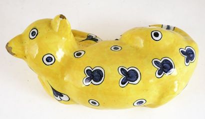 null GALLÉ, Émile (1846-1904)
Yellow and blue enameled earthenware reclining cat...