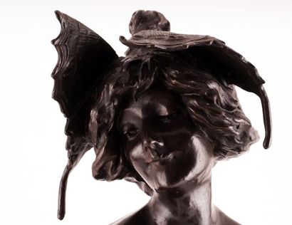 null ALLIOT, Lucien Charles Edouard (1877-1967)
"Phalène"
Bronze à patine noire
Traces...