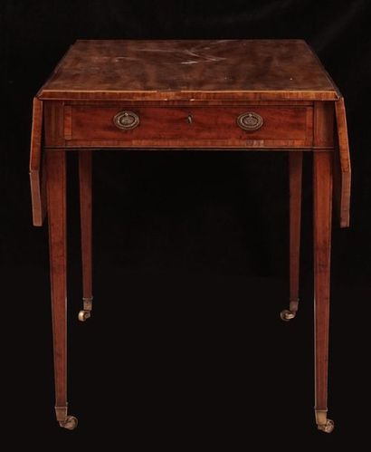 null Hepplewhite style drop-leaf table with rosewood veneer. It opens in its belt...