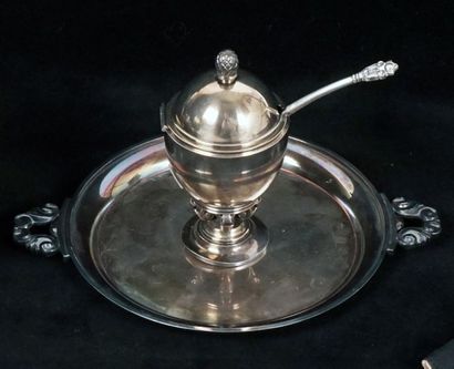 null GEORG JENSEN
Lot of silver items including a condiment set, including salt shaker,...