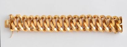null 18K GOLD BRACELET WITH SQUARE JUNCTION MESH
18K yellow gold bracelet formed...