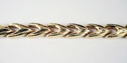 null BRACELET OR 18K
Bracelet en or jaune 18K mailles en forme de "V" 
Poids: 41,25gr
Longueur:...