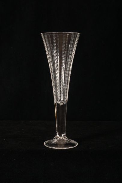 null MOUSSELINE GLASS
Set of eighteen mousseline glass champagne flutes
H: 20cm -...