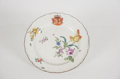 null MEISSEN, XVIIIe
Assiette en porcelaine de Meissen décorée de fleurs et d'une...