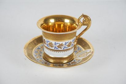 null PORCELAINE POLONAISE, XIXe
Tasse avec soucoupe en porcelaine polonaise décorée...