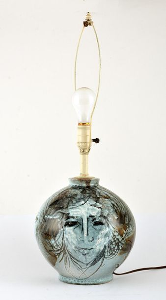 null BONET, Jordi (1932-1979)
Ceramic lamp with a decor of musicians
Set as a lamp

Provenance:
Private...