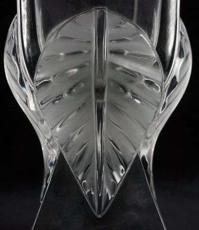 null LALIQUE, FRANCE
Vase modèle ''Brocéliande'' en cristal moulé et, en partie,...