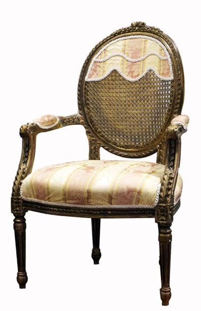 null FAUTEUILS DE STYLE LOUIS XVI
Paire de fauteuils de style Louis XVI à dossier...