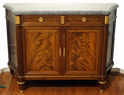 null CHEST OF DRAWERS IN THE STYLE OF LOUIS XVI
Louis XVI style chest of drawers...