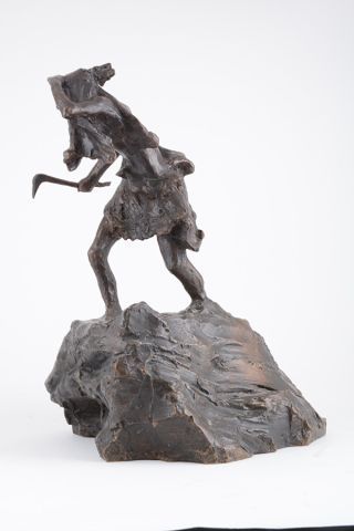 null SUZOR-CÔTÉ, Marc-Aurèle de Foy (1869-1937)
"L'Iroquois" 
Bronze à patine brune
Signé,...
