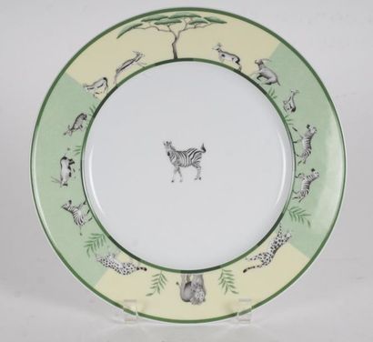 null HERMÈS
"Africa" porcelain plate by Hermès
D: 27cm - 10.75''