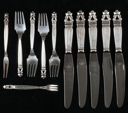 null JENSEN, Georg (1866-1935)
Georg Jensen sterling silver cutlery set including...