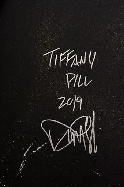 null DENIAL (Actif XXIe)
"Tiffany pill" 
Aérosol sur panneau de bois
Titrée et signée...