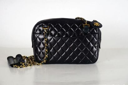 null CHANEL BAG
"Camera" bag 28 cm in black quilted lambskin, zipper, double chain...