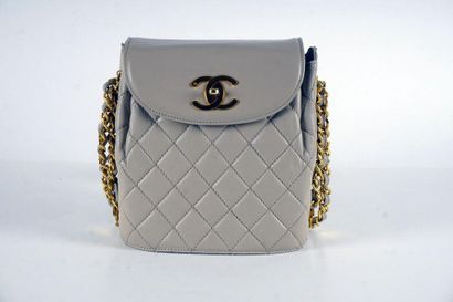 null CHANEL BAG
21cm bucket bag in beige quilted lambskin, CC clasp in gold metal...