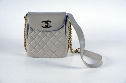 null CHANEL BAG
21cm bucket bag in beige quilted lambskin, CC clasp in gold metal...