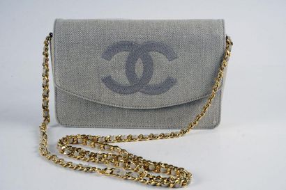 null SET CHANEL POCKETS 
2 Chanel 20cm pockets, 1 in gray / beige fabric, 1 in black...