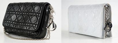null SET DIOR POCKETS
2 Dior pockets in quilted leather, 1 black and 1 white, magnetic...