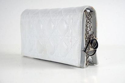 null SET DIOR POCKETS
2 Dior pockets in quilted leather, 1 black and 1 white, magnetic...