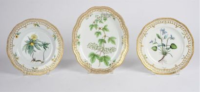 null ROYAL COPENHAGEN, FLORA DANICA, PORCELAIN
Set of porcelain pieces from Royal...