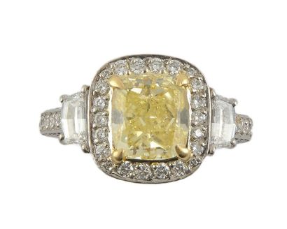 null PLATINIUM 18K GOLD RING WITH FANCY YELLOW DIAMOND 1,97CT
Platinum and 18K gold...