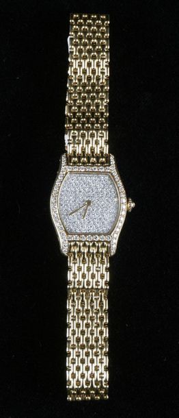 null CARTIER "TURTLE" WATCH WITH DIAMONDS
Elegant lady's wristwatch in 18K yellow...