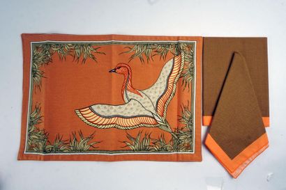 null HERMÈS
Set of Hermes cotton napkins including:
2 rectangular napkins decorated...