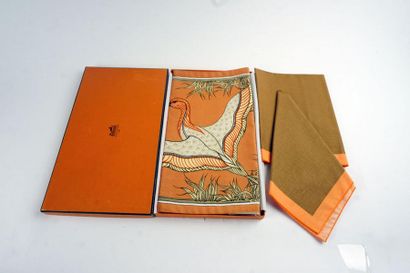 null HERMÈS
Set of Hermes cotton napkins including:
2 rectangular napkins decorated...