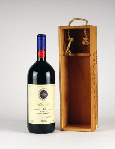 null Sassicaia 1988
Vino di Tavola
Niveau A-B
1 magnum
Boîte en bois d"origine p...