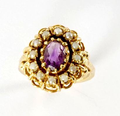 null 14K QUARTZ AMETHYST RING
14K yellow gold ring, fancy model, set with 1 purple...