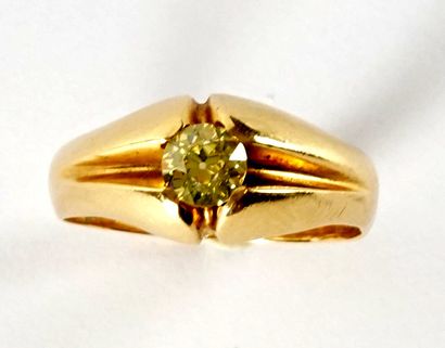 null 10K GOLD DIAMOND RING
Vintage 10K yellow gold ring, soliary model, set with...